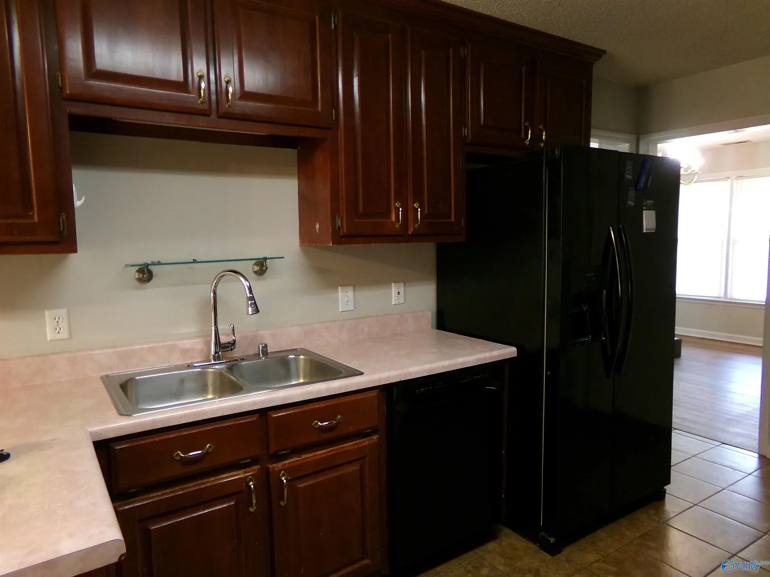 3 bed, 2.0 bath, 1901 sqft, $1,650 — Photo 3
