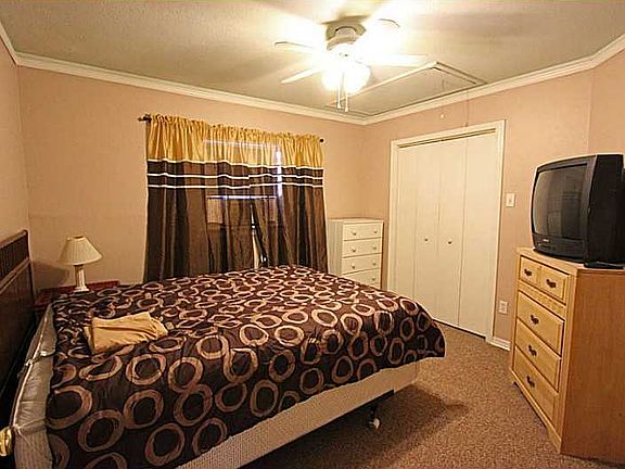 5th image of 230 Bermuda St APT C
