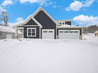 4692 Knapp Bluff St NE, Grand Rapids, MI 49525