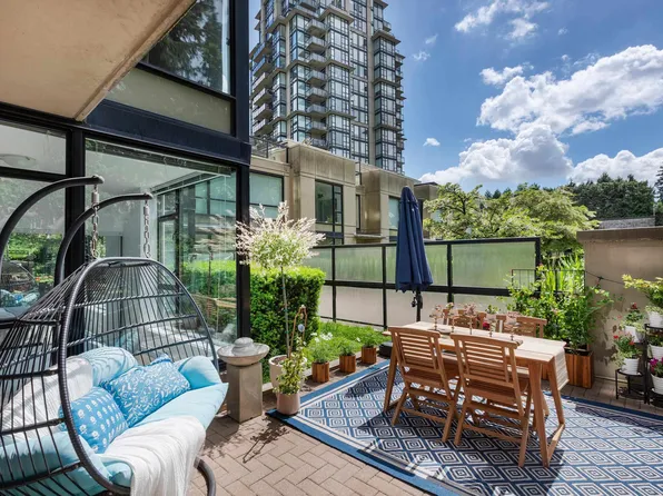 15 E Royal Ave #201, New Westminster, BC V3L 0A9