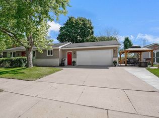 2710 S Kernan Ave, Appleton, WI 54915