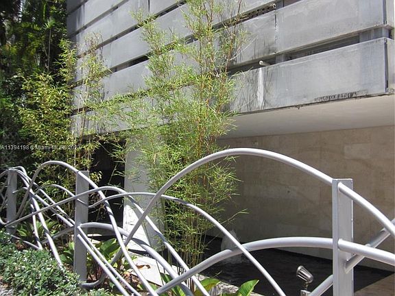 4th image of 221 Jefferson Ave APT 11