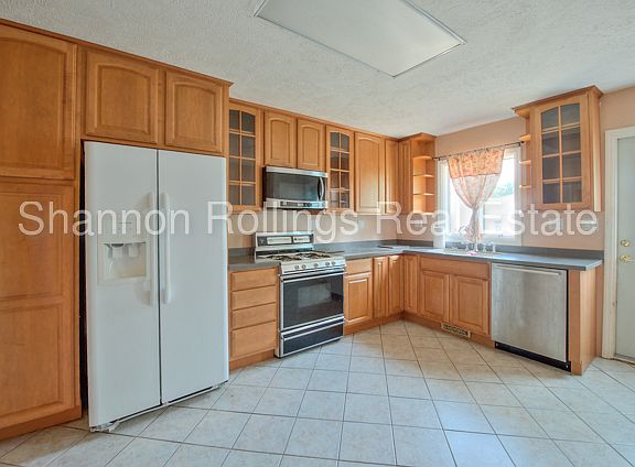 5th image of 638 York St NE