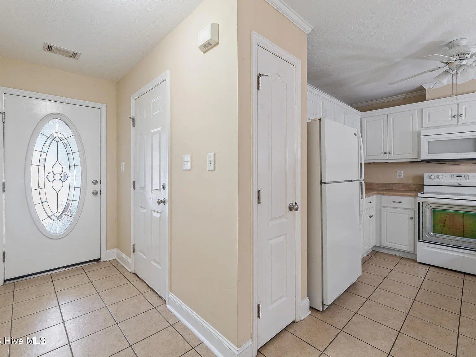 2 bed, 2.0 bath, 1145 sqft, $1,375 — Photo 2
