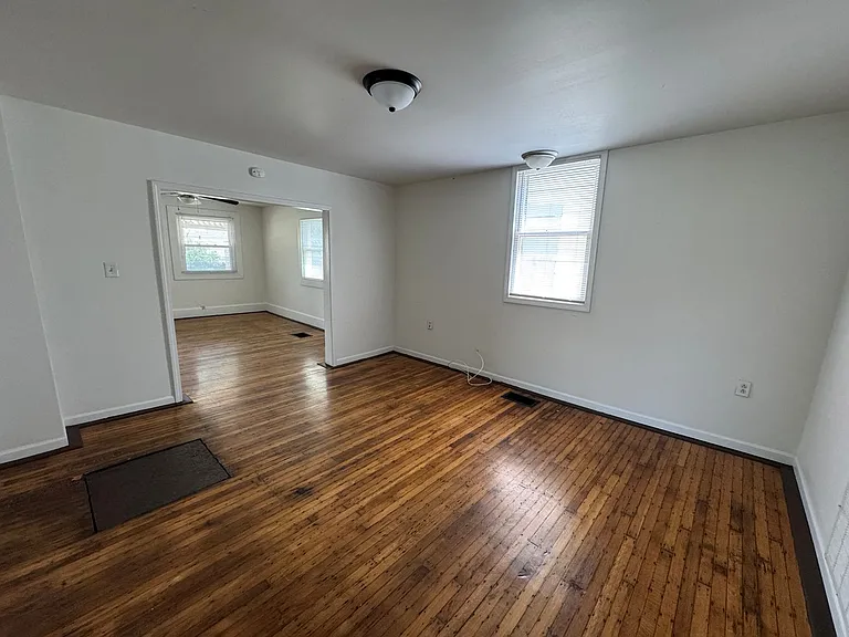 210 N Richland St — Photo 12