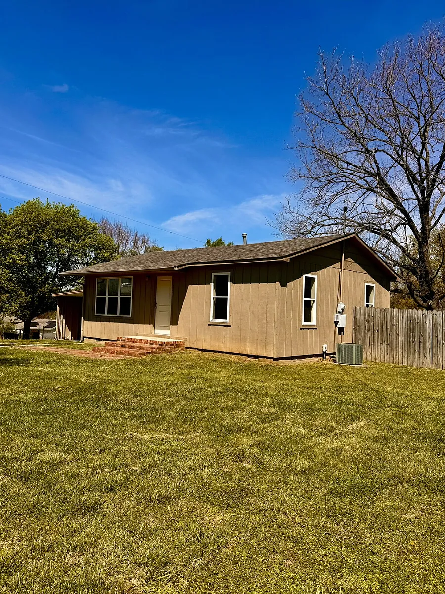 Building Photo - 803 Greenfield St
