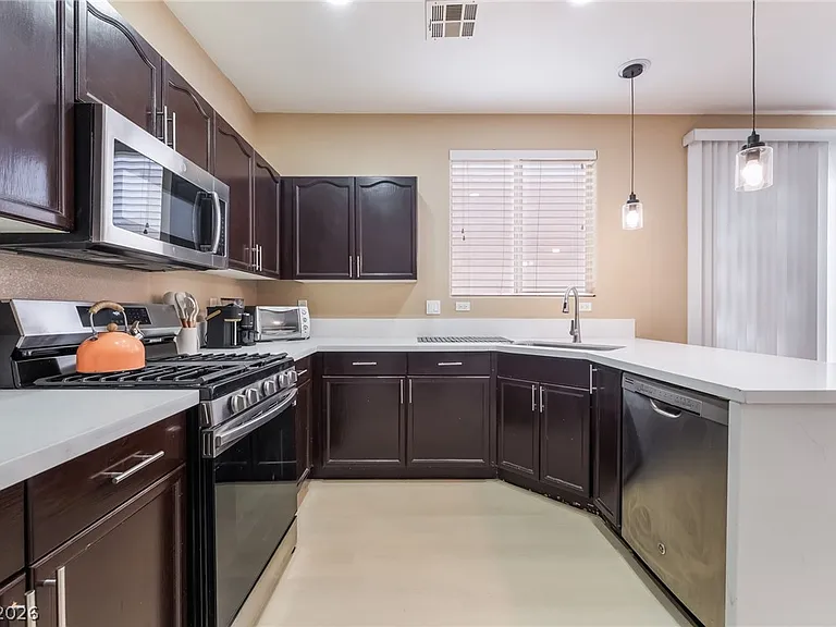 1179 Antoinette St — Photo 3