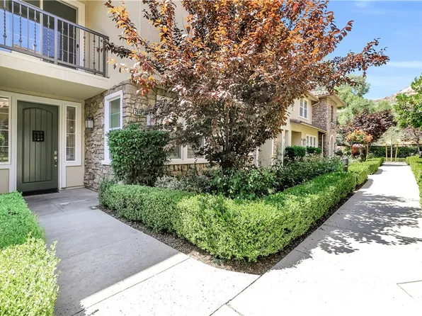 28427 Herrera St, Valencia, CA 91354