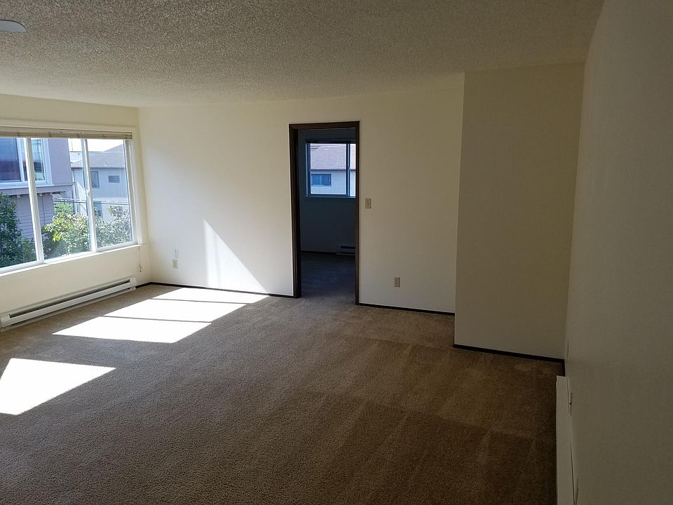 2nd image of 2242 Franklin Ave E APT 202