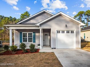 305 Cypress Ave, Holly Ridge, NC 28445