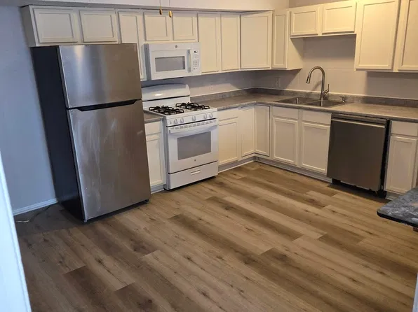526 3rd St APT 6, Fall River, MA 02721