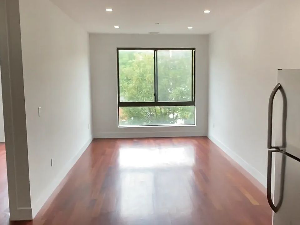 Building Photo 3