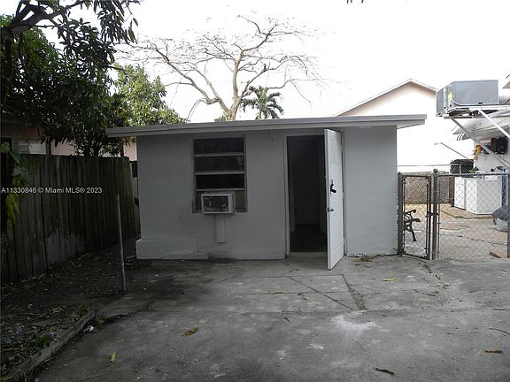 2nd image of 214 NW 49th Ave