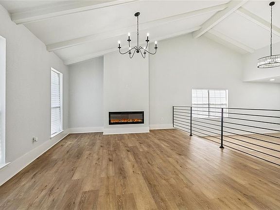 4th image of 3832 Redbud Ln