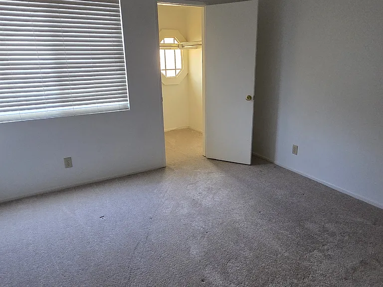 12830 Burbank Blvd #314 — Photo 11