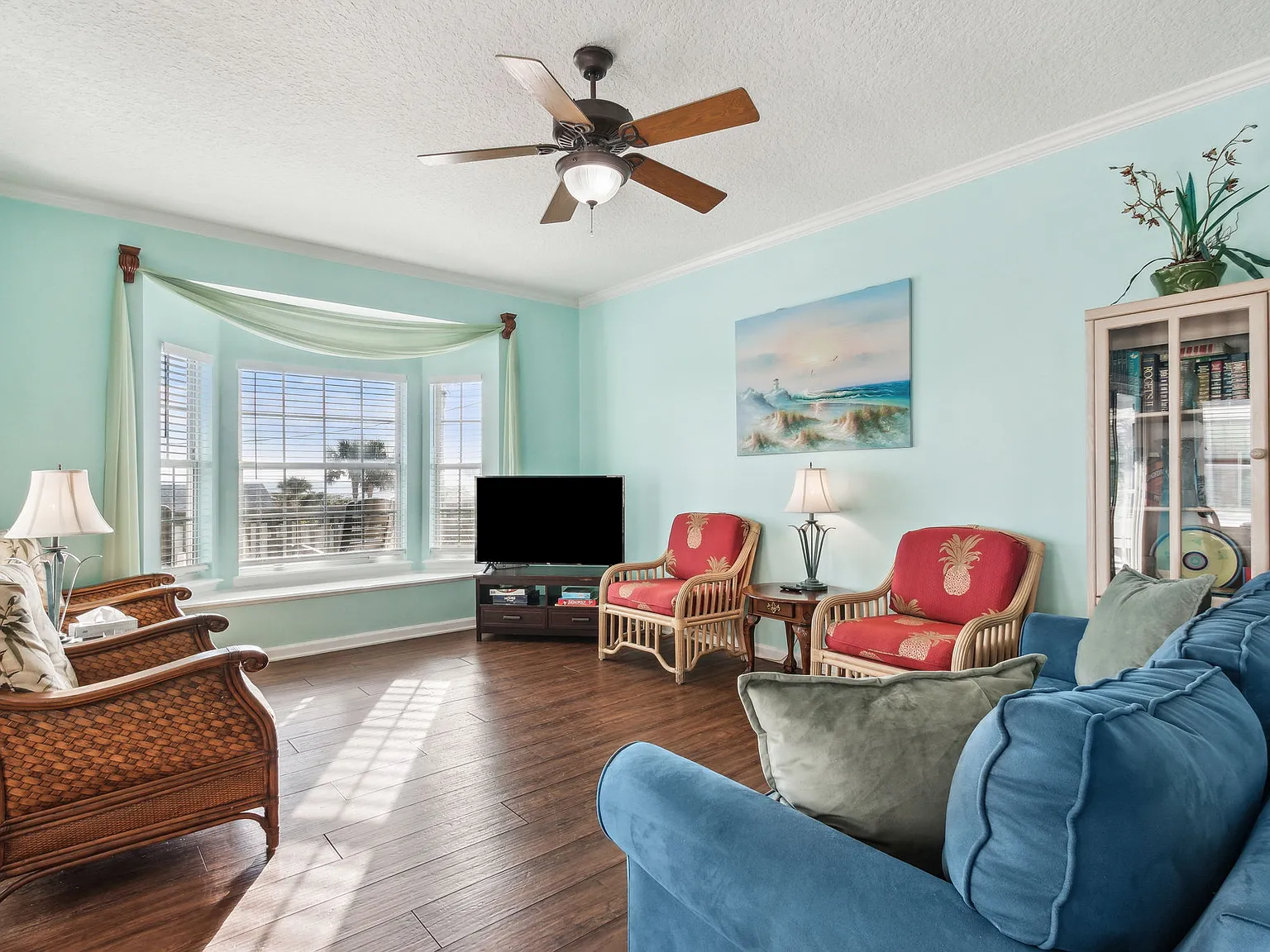 3 bed, 2.5 bath, 1785 sqft, $4,000 — Photo 1
