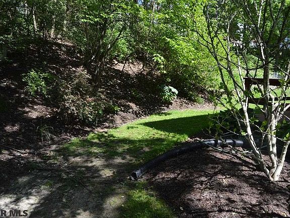 5th image of 302 Amblewood Way