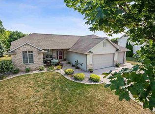 219 Hidden Ridges Way, Combined Locks, WI 54113