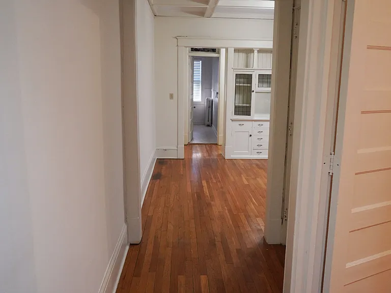 Oxford Street Apartments — Photo 33