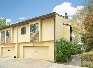 727 Hampton Ridge Dr, Akron, OH 44313