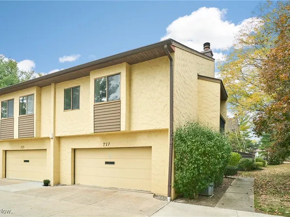 727 Hampton Ridge Dr, Akron, OH 44313