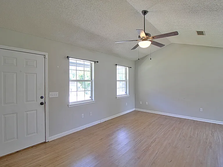 218 Sheila Dr — Photo 5