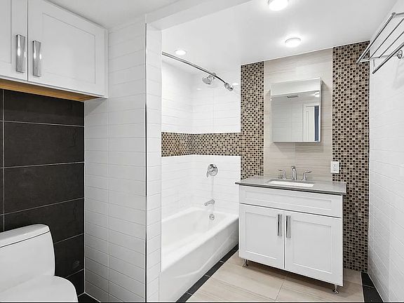 5th image of 25 Lexington Ave #202