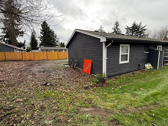 3rd image of 9713 Croft St S