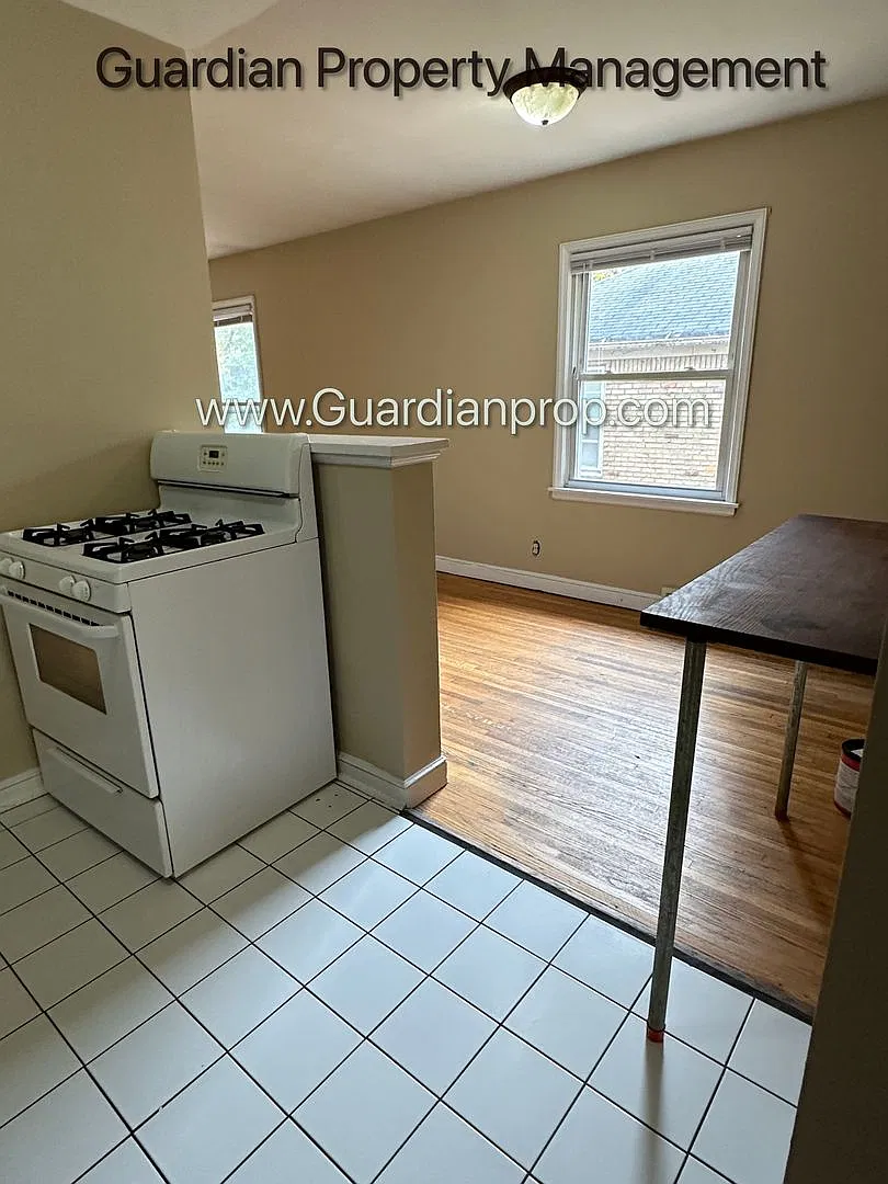 855 - 857 24th Avenue SE — Photo 4