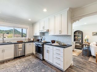 911 University St, Healdsburg, CA 95448