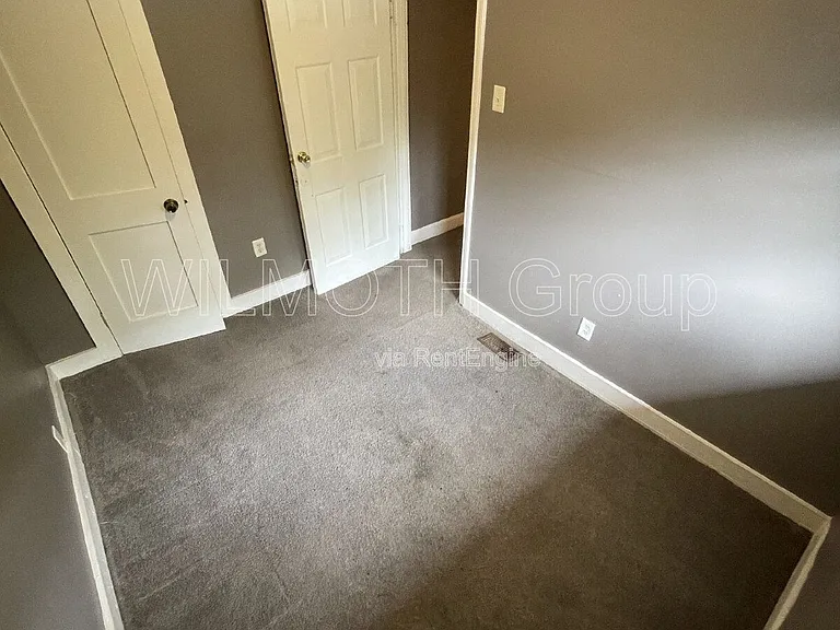 4214 E Washington St — Photo 11