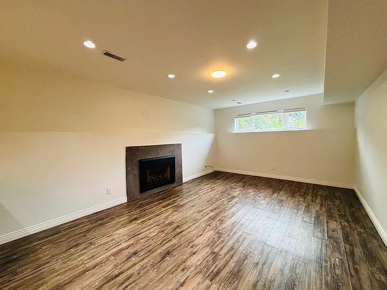 2629 E 6th Ave — Photo 15
