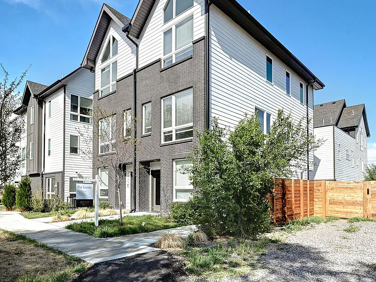 1592 N Ames St — Photo 24