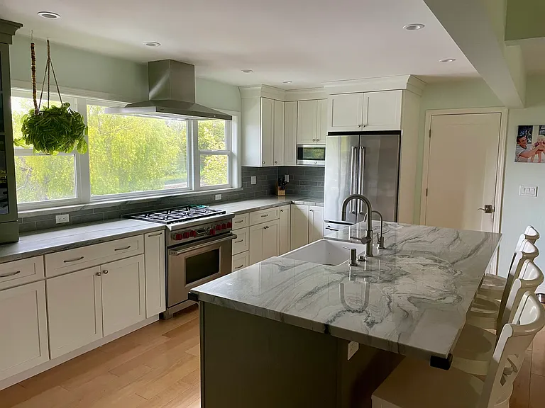 516 Escalona Dr — Photo 3