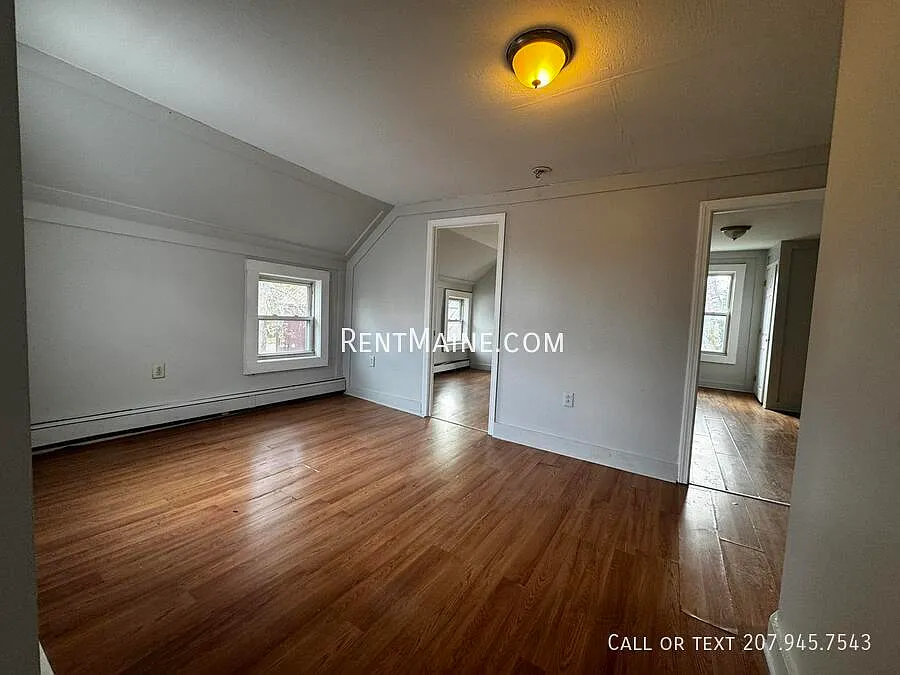 3 bed, $1,300 — Photo 2