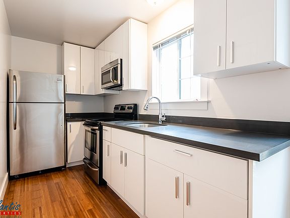 4th image of 440 Roosevelt Ave APT 1