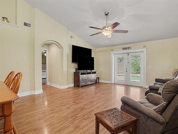 4th image of 128 BRIGHTON CIRCLE
