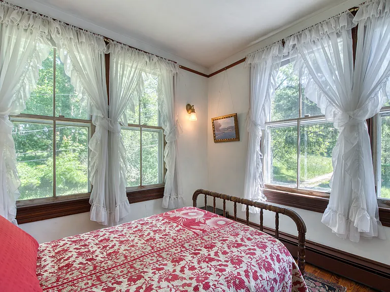 100 Maple Ln — Photo 17