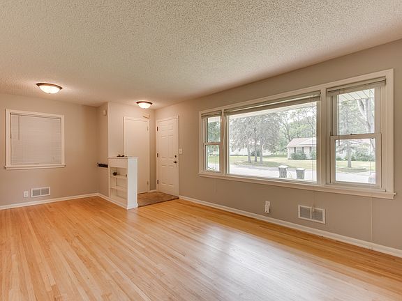 2nd image of 6131 Rainbow Dr NE