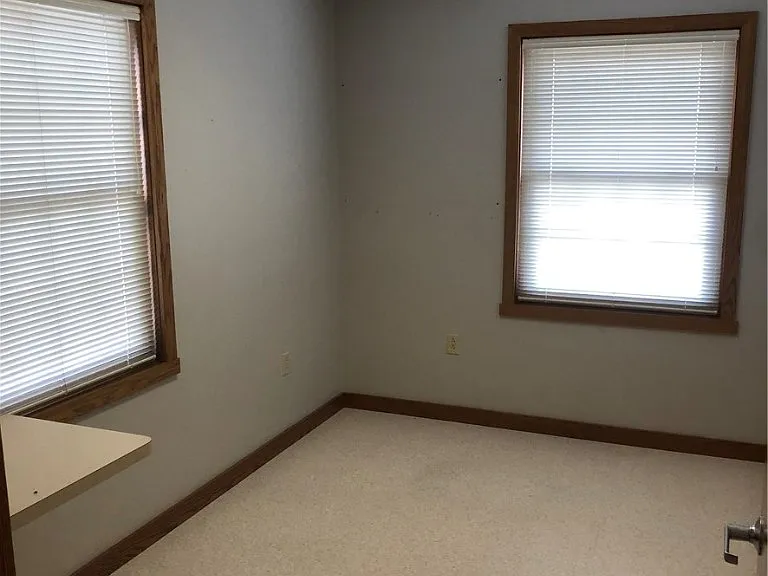 1599 N Hermitage Rd — Photo 25
