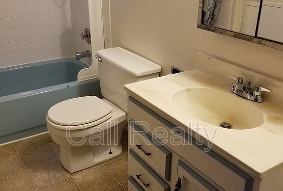 4th image of 1031 W Providence Ave