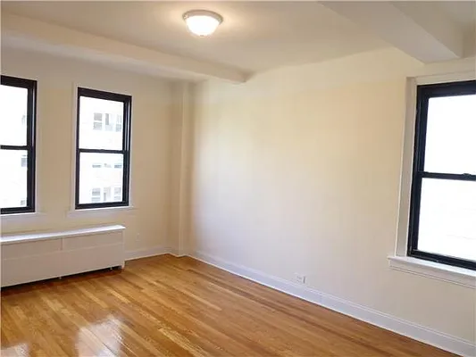 Rented by Siderow Residential Group | media 24