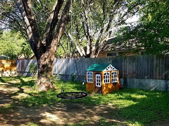 4th image of 1667 Camellia Ln