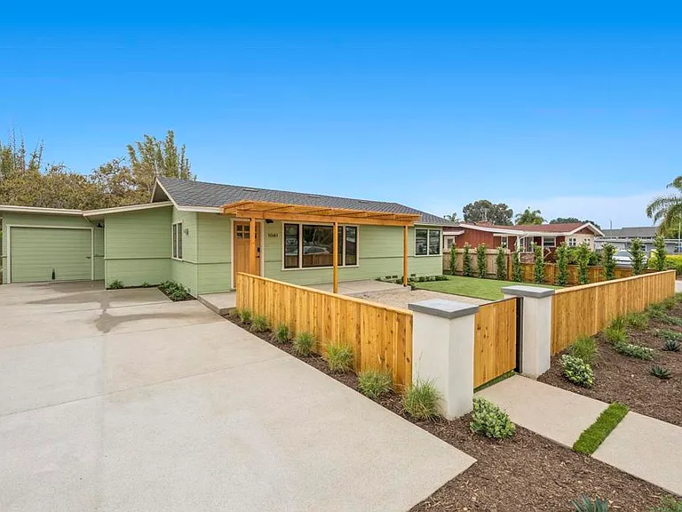 1061 Buena Vista Way — Photo 3