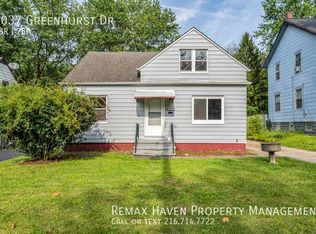5037 Greenhurst Dr, Maple Hts, OH 44137