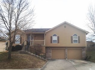 1116 SW Huntington Dr, Blue Springs, MO 64015
