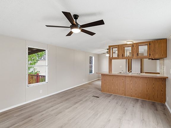 4th image of 672 Coachman Rd