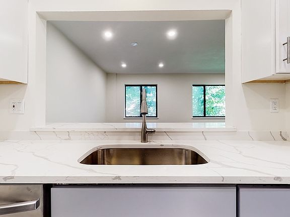 5th image of 276 Chestnut Hill Ave APT 25