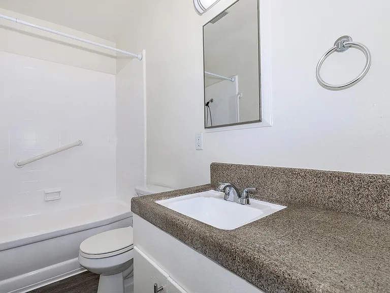 Glenwood Apartment Homes — Photo 16