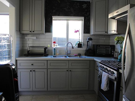 4th image of 323 N Vendome St #1
